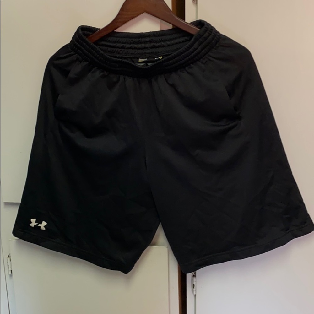 Men’s medium under armour shorts